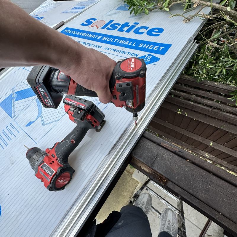 Fixing polycarbonate roof sheets